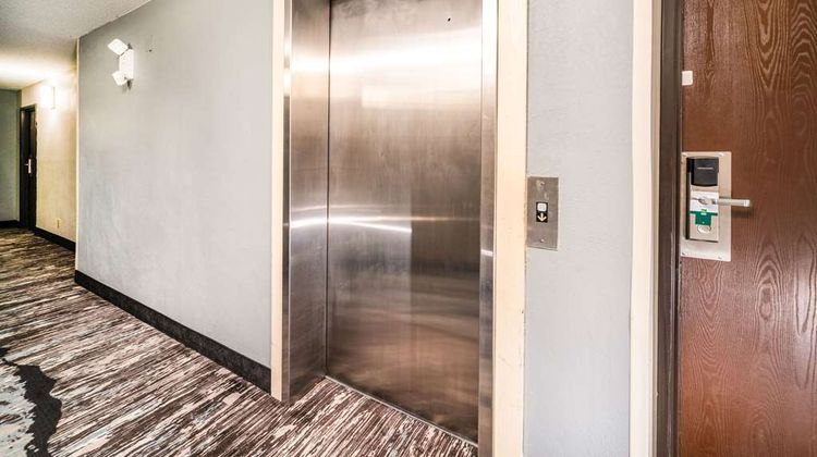 Quality Inn and Suites Danville East Lobby