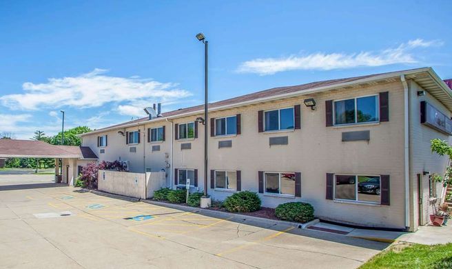 Comfort Suites Peoria Exterior