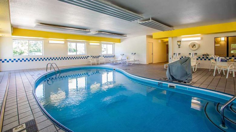 <b>Comfort Suites Peoria Pool</b>. Images powered by <a href="https://iceportal.shijigroup.com/" title="IcePortal" target="_blank">IcePortal</a>.