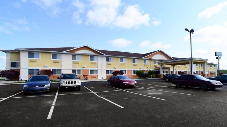 Quality Inn and Suites Exterior