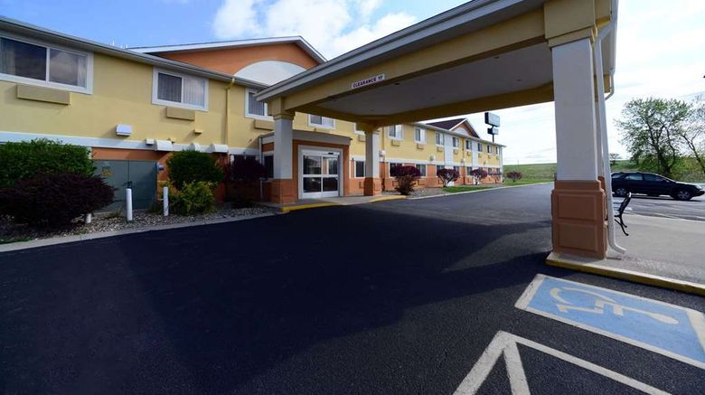 <b>Quality Inn and Suites Exterior</b>. Images powered by <a href="https://iceportal.shijigroup.com/" title="IcePortal" target="_blank">IcePortal</a>.