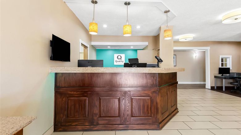 <b>Quality Inn and Suites Lobby</b>. Images powered by <a href="https://iceportal.shijigroup.com/" title="IcePortal" target="_blank">IcePortal</a>.