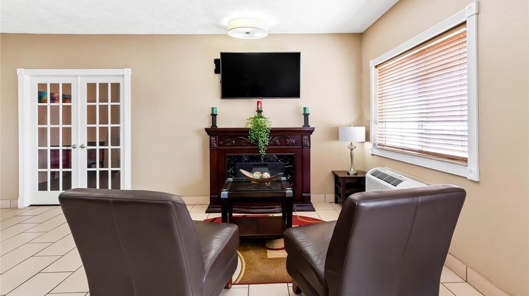 Quality Inn and Suites Lobby