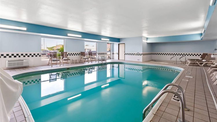 Quality Inn and Suites Pool