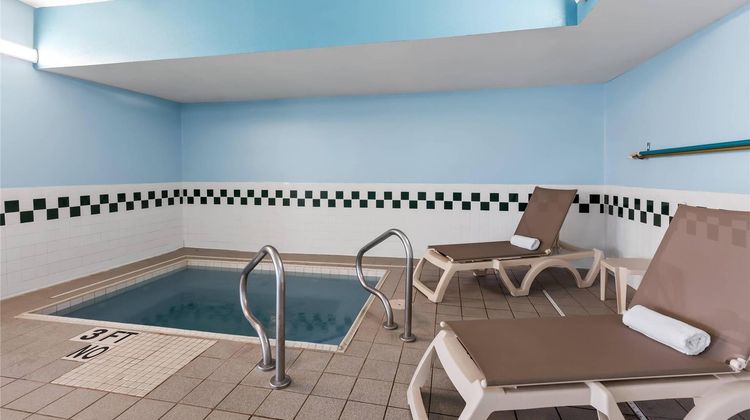 Quality Inn and Suites Pool