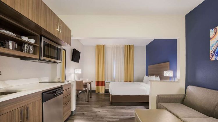 MainStay Suites Joliet I-55 Suite