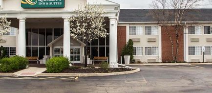 Quality Inn & Suites St Charles Exterior