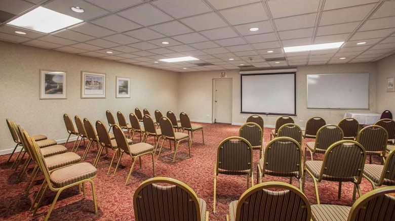 <b>Quality Inn & Suites St Charles Meeting</b>. Images powered by <a href="https://iceportal.shijigroup.com/" title="IcePortal" target="_blank">IcePortal</a>.