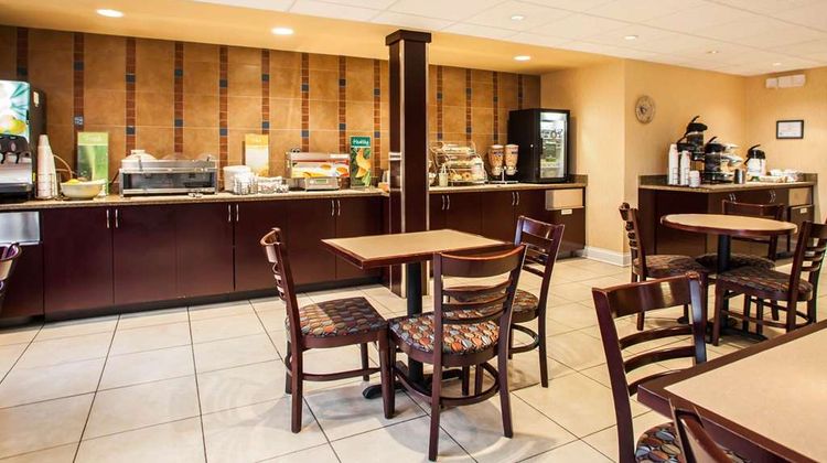 Quality Inn & Suites St Charles Restaurant