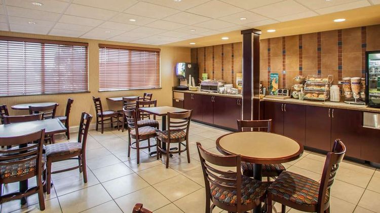 Quality Inn & Suites St Charles Restaurant