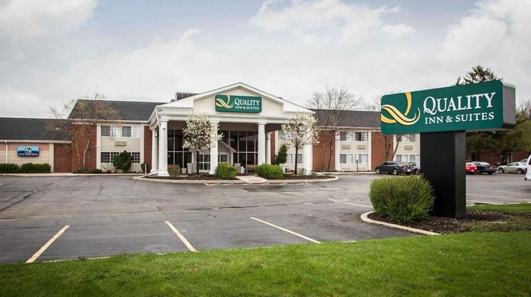 Quality Inn & Suites St Charles Exterior