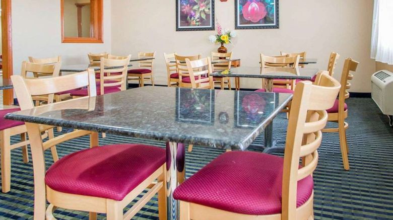 <b>Quality Inn Ottawa Restaurant</b>. Images powered by <a href="https://iceportal.shijigroup.com/" title="IcePortal" target="_blank">IcePortal</a>.