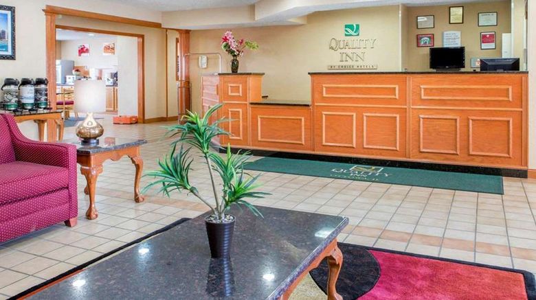 <b>Quality Inn Ottawa Lobby</b>. Images powered by <a href="https://iceportal.shijigroup.com/" title="IcePortal" target="_blank">IcePortal</a>.