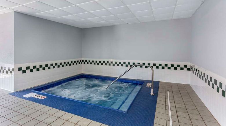 <b>Comfort Inn Pool</b>. Images powered by <a href="https://iceportal.shijigroup.com/" title="IcePortal" target="_blank">IcePortal</a>.