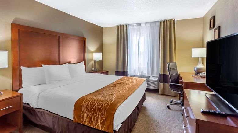 <b>Comfort Inn Suite</b>. Images powered by <a href="https://iceportal.shijigroup.com/" title="IcePortal" target="_blank">IcePortal</a>.