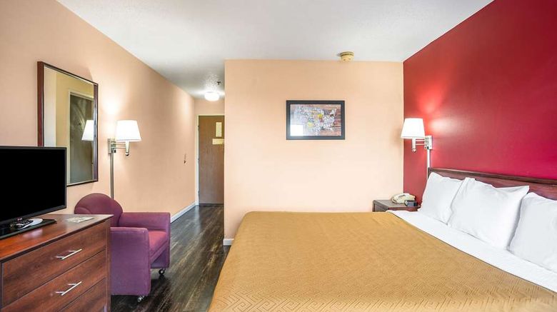 <b>Econo Lodge Room</b>. Images powered by <a href="https://iceportal.shijigroup.com/" title="IcePortal" target="_blank">IcePortal</a>.