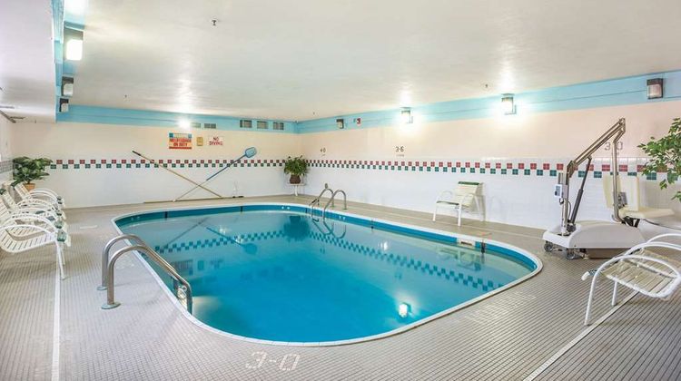 Econo Lodge Pool