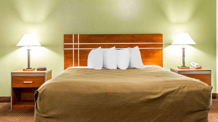 Econo Lodge Suite