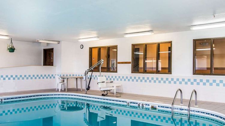 Econo Lodge Pool
