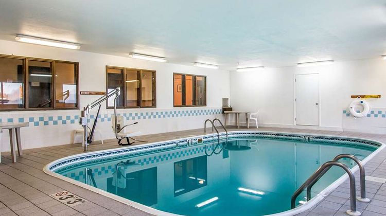 Econo Lodge Pool