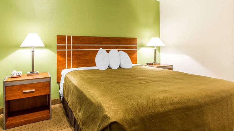 Econo Lodge Room