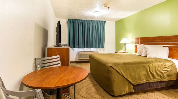 Econo Lodge Room