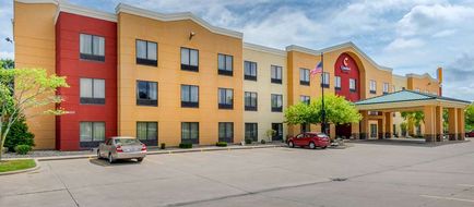 Comfort Suites Exterior