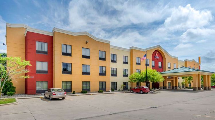 Comfort Suites Exterior