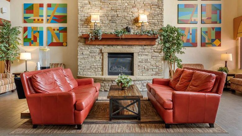 <b>Comfort Suites Lobby</b>. Images powered by <a href="https://iceportal.shijigroup.com/" title="IcePortal" target="_blank">IcePortal</a>.