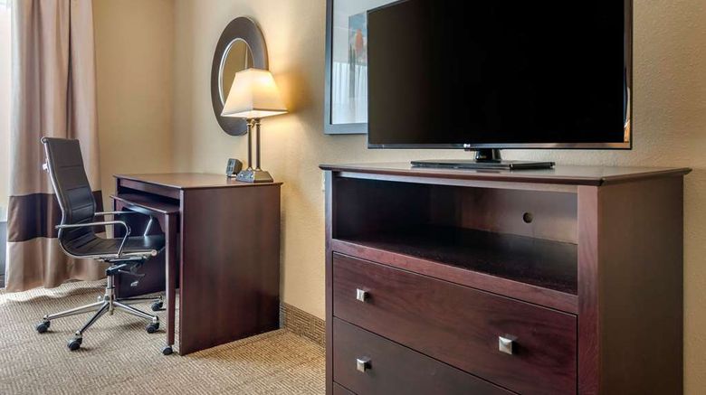 <b>Comfort Suites Suite</b>. Images powered by <a href="https://iceportal.shijigroup.com/" title="IcePortal" target="_blank">IcePortal</a>.
