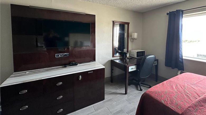 <b>Rodeway Inn Bloomington Room</b>. Images powered by <a href="https://iceportal.shijigroup.com/" title="IcePortal" target="_blank">IcePortal</a>.