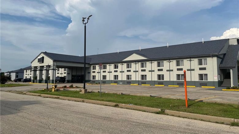 <b>Rodeway Inn Bloomington Exterior</b>. Images powered by <a href="https://iceportal.shijigroup.com/" title="IcePortal" target="_blank">IcePortal</a>.