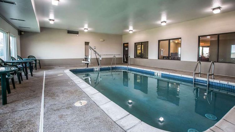 Quality Inn & Suites Pool