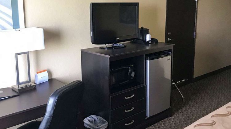 Quality Inn & Suites Room