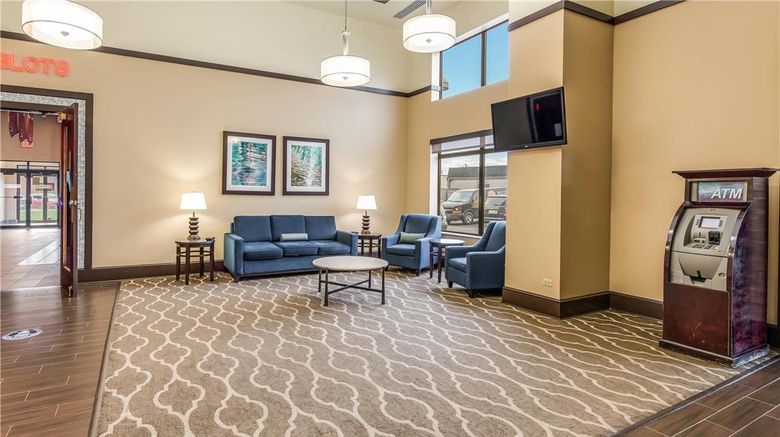<b>Comfort Suites & Conf Center O'Hare Lobby</b>. Images powered by <a href="https://iceportal.shijigroup.com/" title="IcePortal" target="_blank">IcePortal</a>.