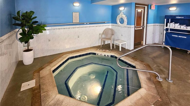 <b>Comfort Inn & Suites Geneva/West Chicago Pool</b>. Images powered by <a href="https://iceportal.shijigroup.com/" title="IcePortal" target="_blank">IcePortal</a>.