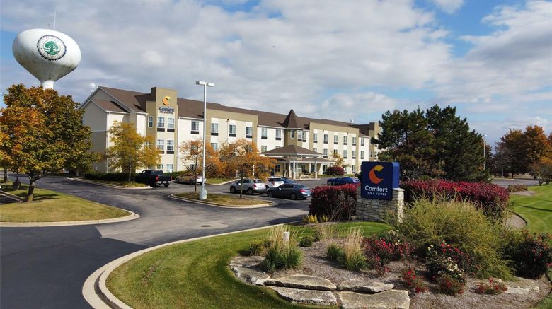 <b>Comfort Inn & Suites Geneva/West Chicago Exterior</b>. Images powered by <a href="https://iceportal.shijigroup.com/" title="IcePortal" target="_blank">IcePortal</a>.