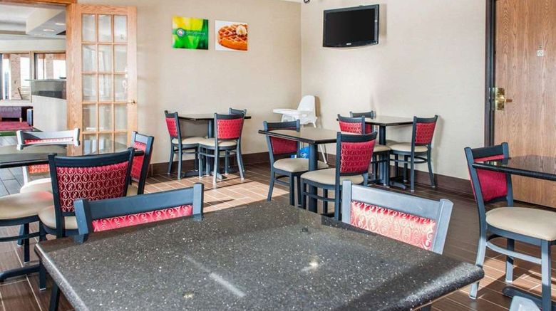 <b>Quality Inn Effingham Restaurant</b>. Images powered by <a href="https://iceportal.shijigroup.com/" title="IcePortal" target="_blank">IcePortal</a>.
