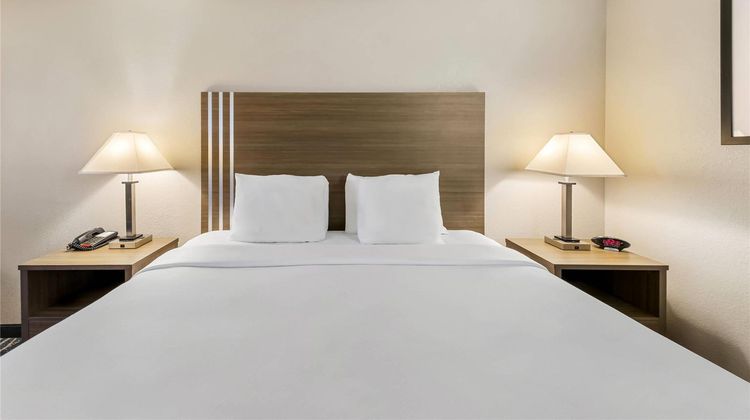Quality Inn Effingham Room