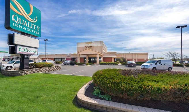 Quality Inn & Suites Exterior