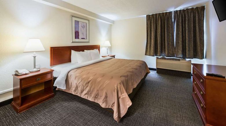 <b>Quality Inn & Suites Room</b>. Images powered by <a href="https://iceportal.shijigroup.com/" title="IcePortal" target="_blank">IcePortal</a>.