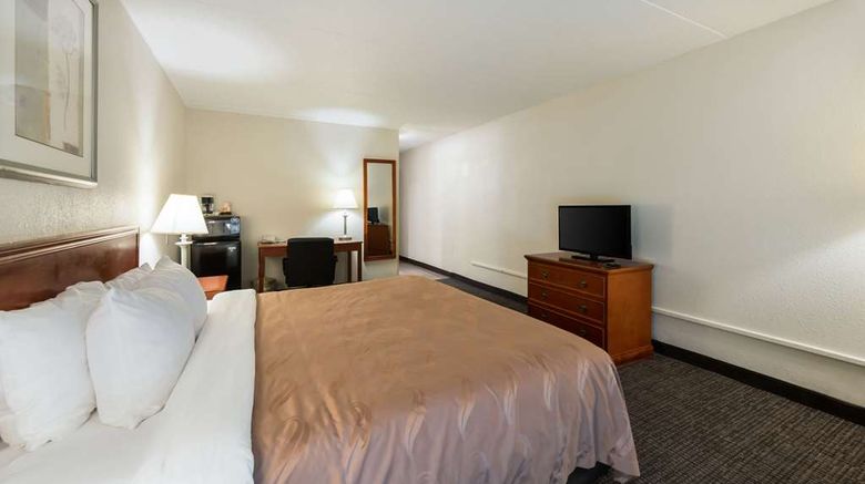 <b>Quality Inn & Suites Room</b>. Images powered by <a href="https://iceportal.shijigroup.com/" title="IcePortal" target="_blank">IcePortal</a>.