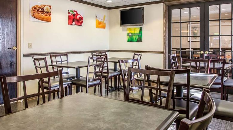 <b>Quality Inn Chicago-Elgin Restaurant</b>. Images powered by <a href="https://iceportal.shijigroup.com/" title="IcePortal" target="_blank">IcePortal</a>.