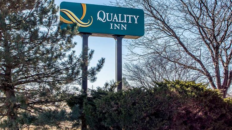 <b>Quality Inn Chicago-Elgin Exterior</b>. Images powered by <a href="https://iceportal.shijigroup.com/" title="IcePortal" target="_blank">IcePortal</a>.