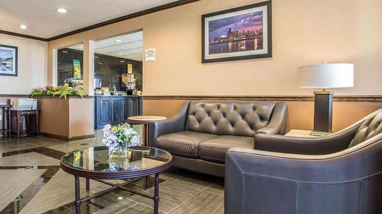 Quality Inn Chicago-Elgin Lobby