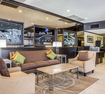 Quality Inn O'Hare Airport Lobby