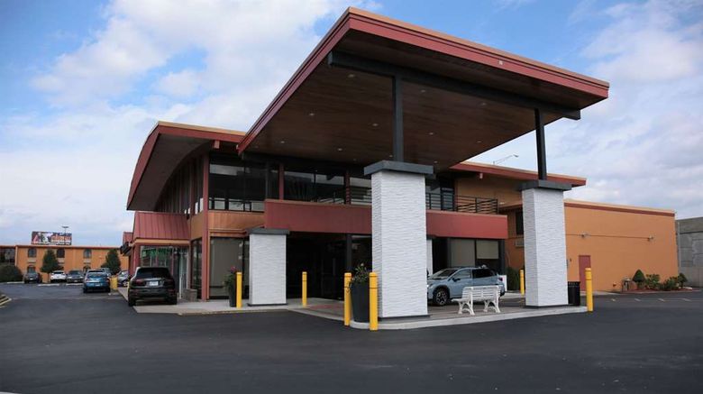 <b>Quality Inn O'Hare Airport Exterior</b>. Images powered by <a href="https://iceportal.shijigroup.com/" title="IcePortal" target="_blank">IcePortal</a>.