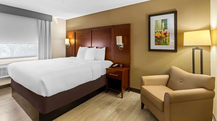 Comfort Suites Room
