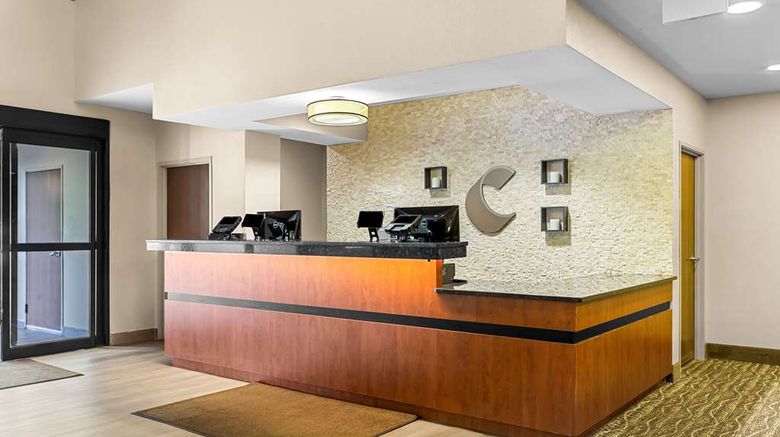 <b>Comfort Suites Lobby</b>. Images powered by <a href="https://iceportal.shijigroup.com/" title="IcePortal" target="_blank">IcePortal</a>.