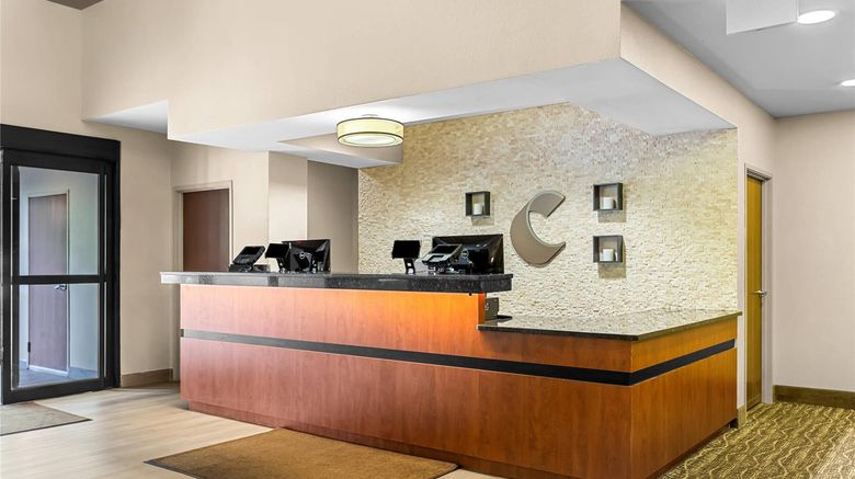 <b>Comfort Suites Lobby</b>. Images powered by <a href="https://iceportal.shijigroup.com/" title="IcePortal" target="_blank">IcePortal</a>.